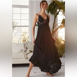Adella Maxi